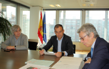 Leire Iglesias y Juan José Vera directores generales de SEPES y Montepino en la firma con el notario